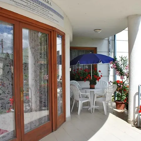 Bed & Breakfast Szivarvanyos Panzio Tiszalok
