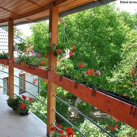 Szivarvanyos Panzio Bed & Breakfast *