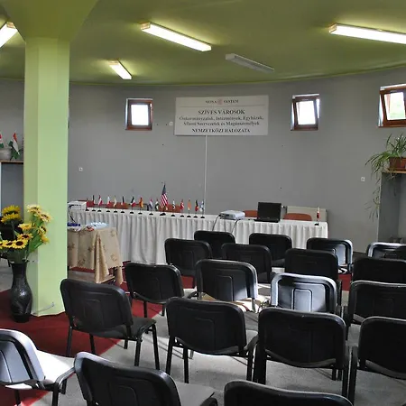 Szivarvanyos Panzio Bed & Breakfast Tiszalok
